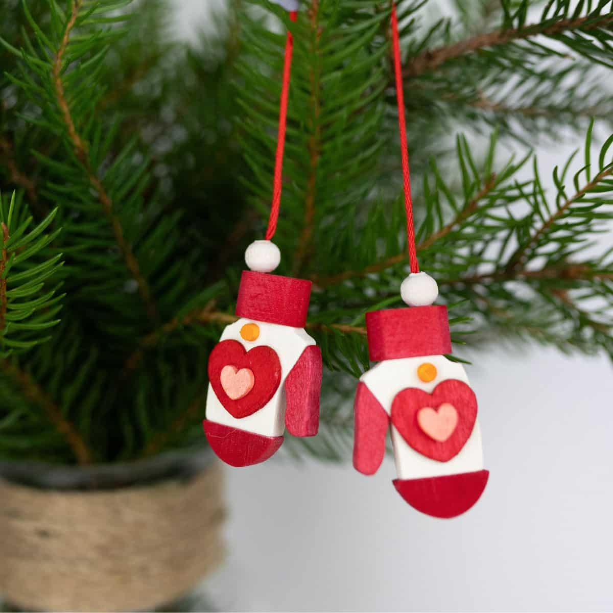 Baumanhänger Handschuhe vom Nikolaus rot